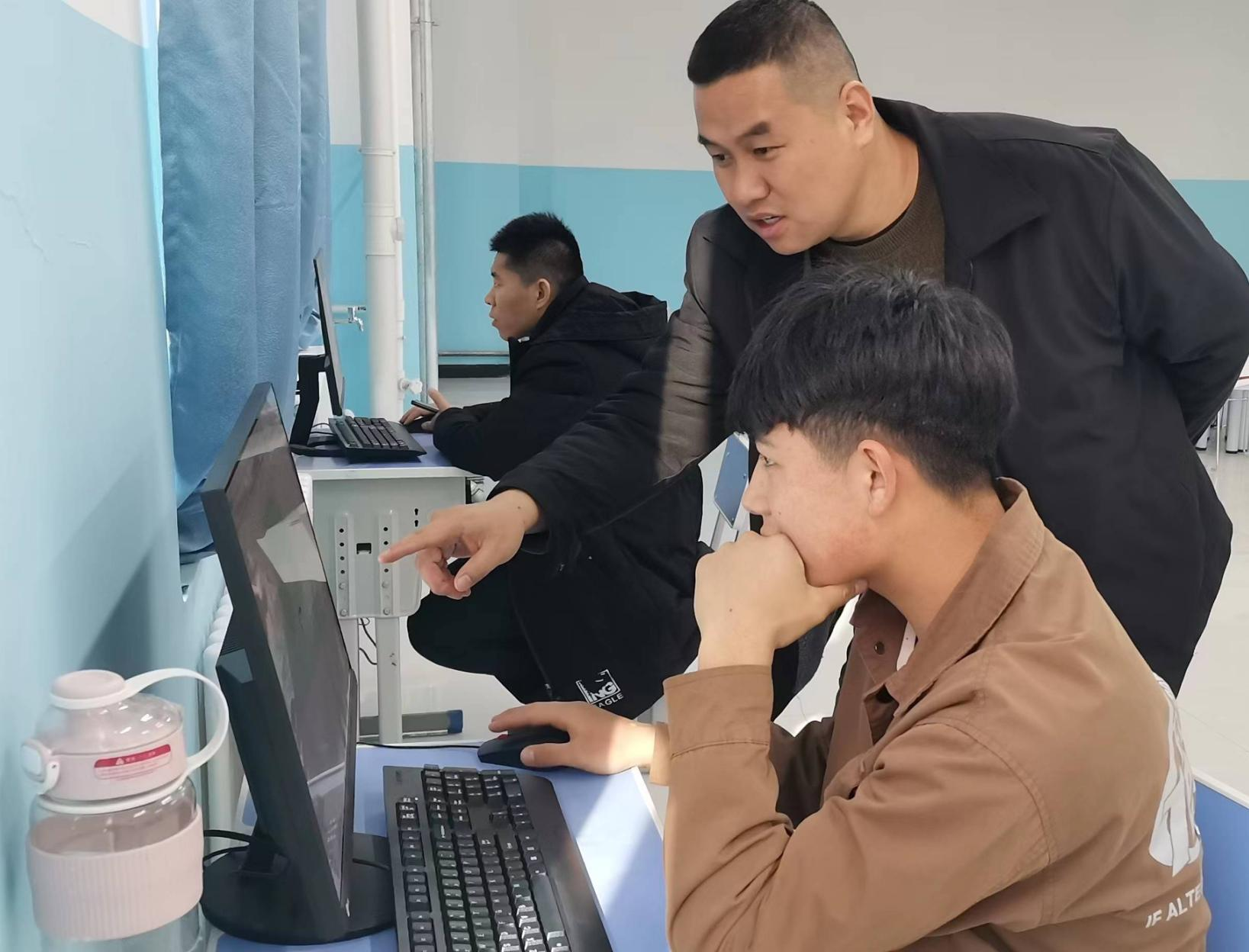 以赛促学争做先锋 —机电工程系开展技能竞赛班集训动员会议(图1)