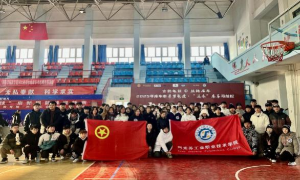 青春助力马拉松  寻梦龟兹迎新年——阿工院志愿者助力“库车马拉松”(图1)