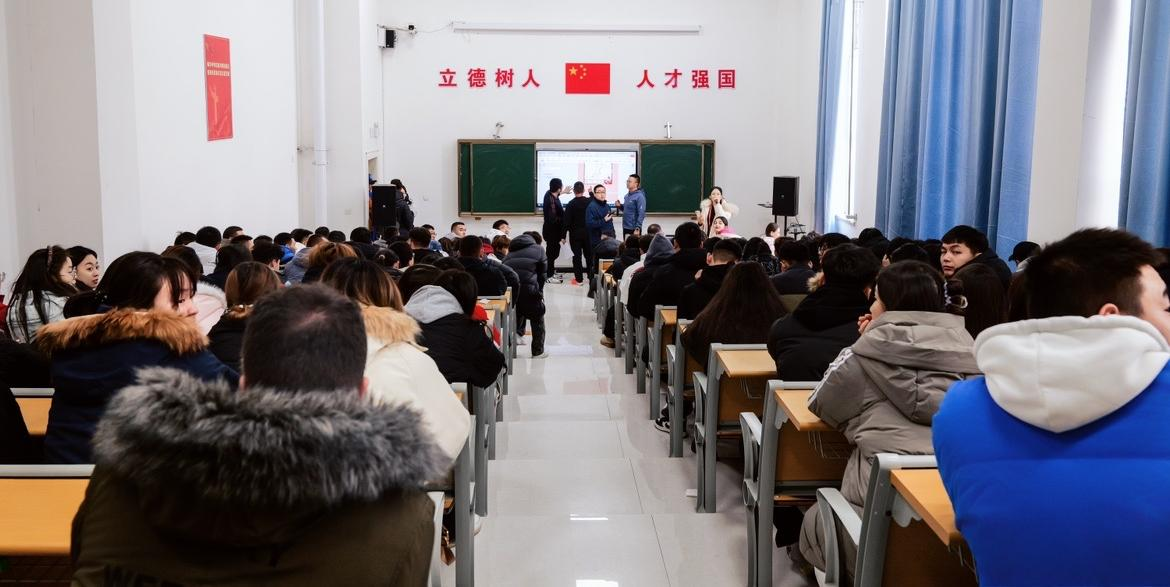 青春助力马拉松  寻梦龟兹迎新年——阿工院志愿者助力“库车马拉松”(图2)